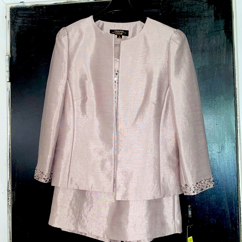 Tahari Arthur & Levine Luxe. Size 6